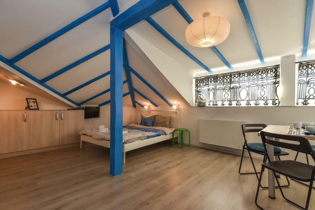 The Ivy House - A Cozy Attic Near The City Center By Flat Mаnager София Экстерьер фото